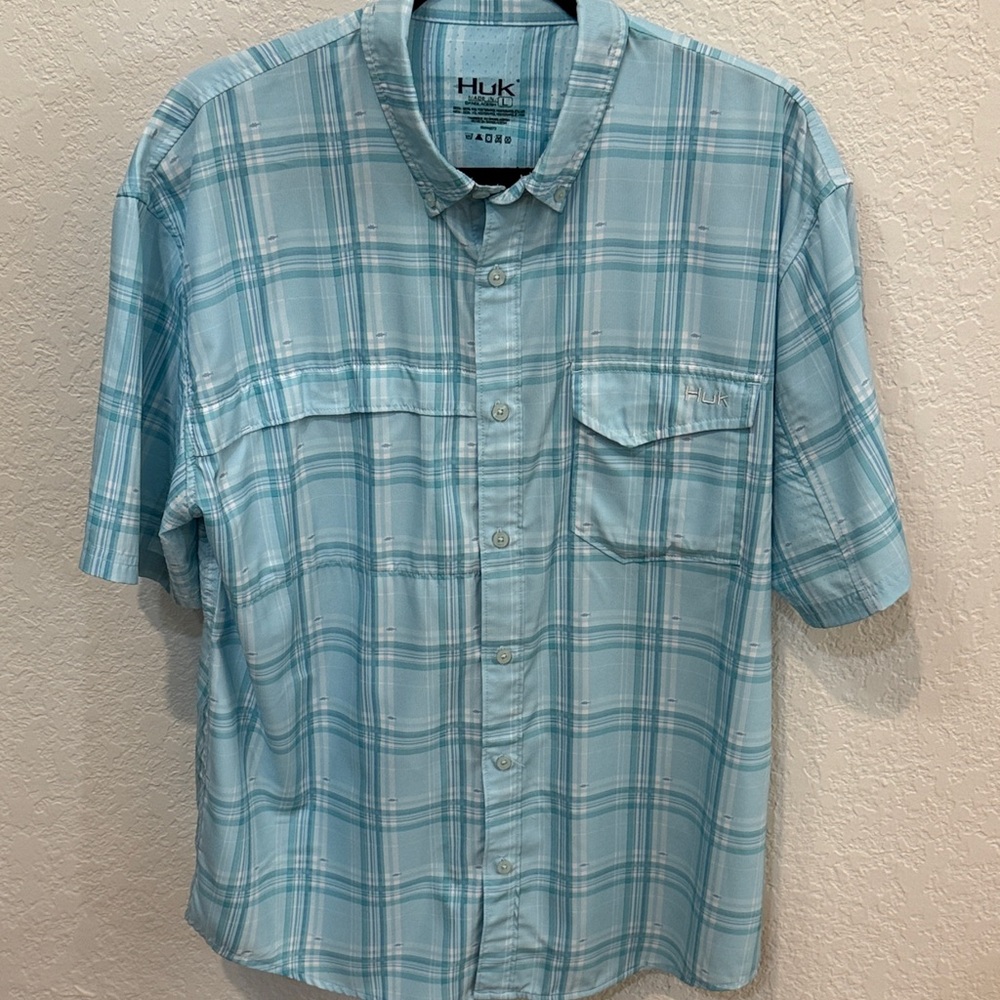 Huk Men's Light Blue Performance Lightweight Button-down Shirt, Size Large